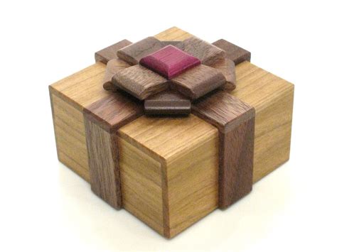  La Sœur De La Tête - A French Noir Puzzle Box Wrapped in Velvet